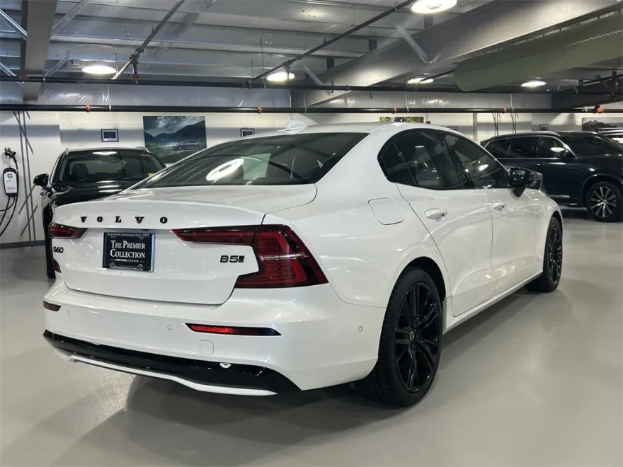 2024 Volvo S60 B5 Plus Black Edition photo 1