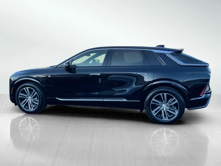 2024 Cadillac Lyriq Luxury photo 3