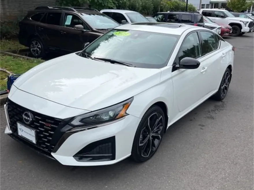 2023 Nissan Altima 2.5 SR photo 1