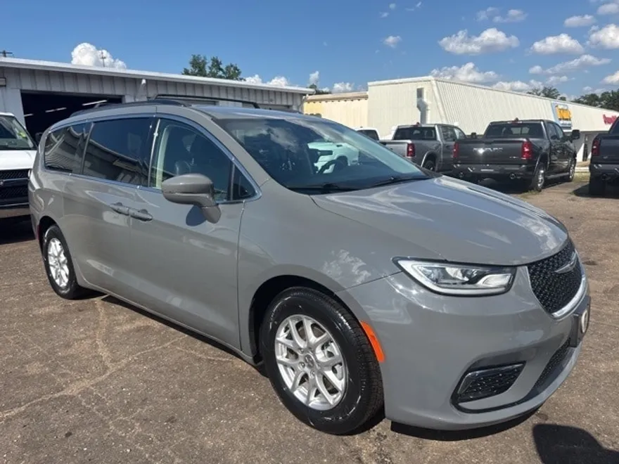 2022 Chrysler Pacifica Touring L photo 1