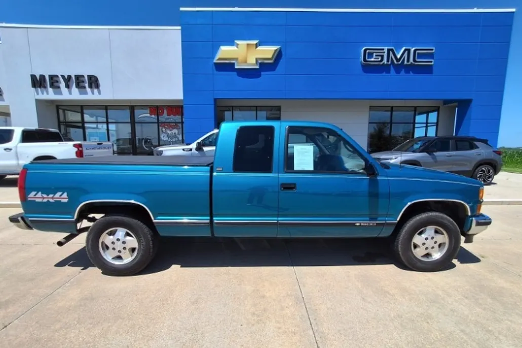 1995 Chevrolet Silverado photo 1