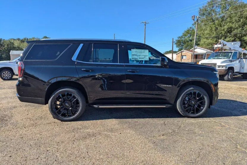 2025 Chevrolet Tahoe LS photo 1