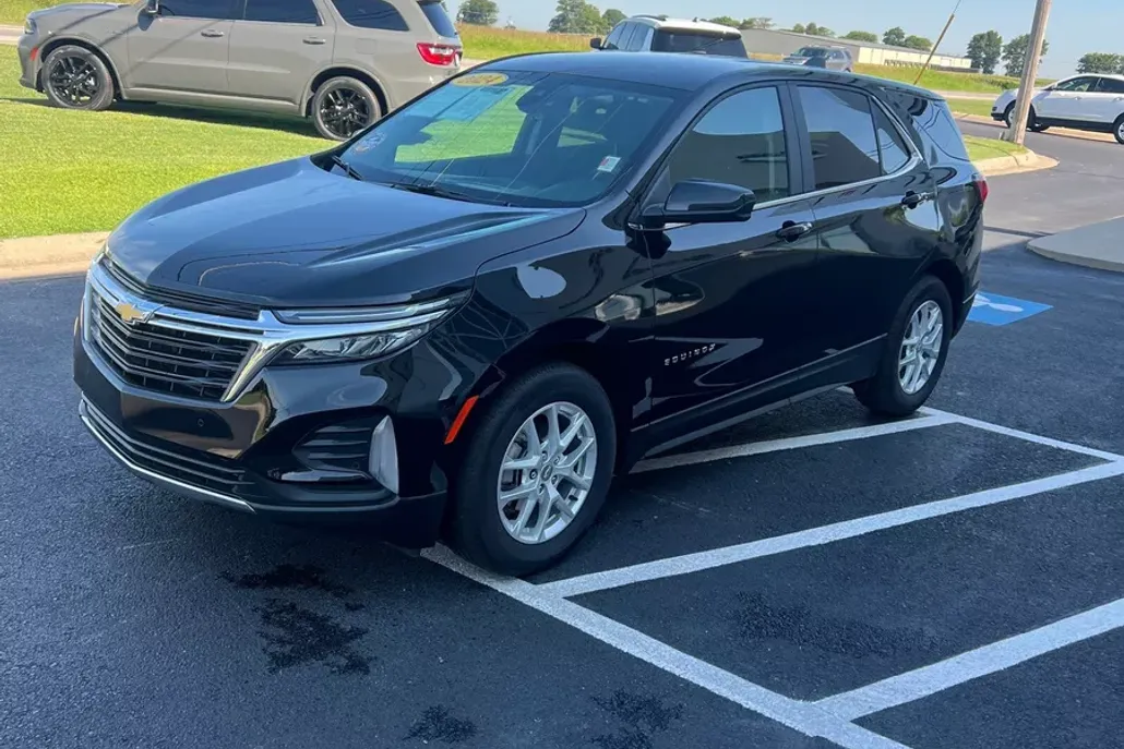 2024 Chevrolet Equinox LT photo 1