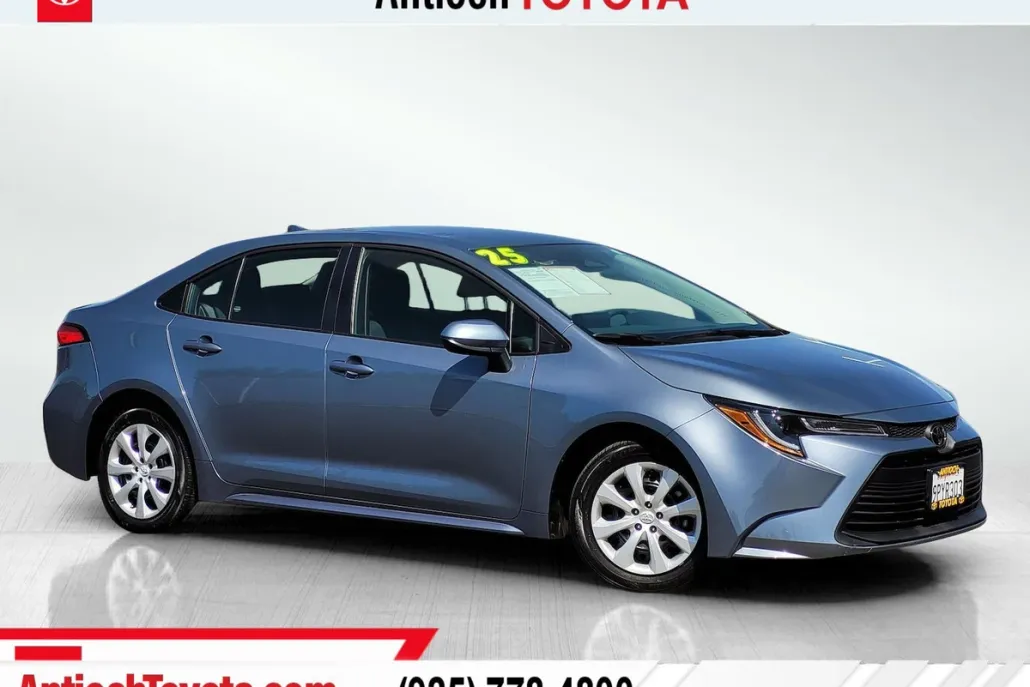 2025 Toyota Corolla LE photo 1