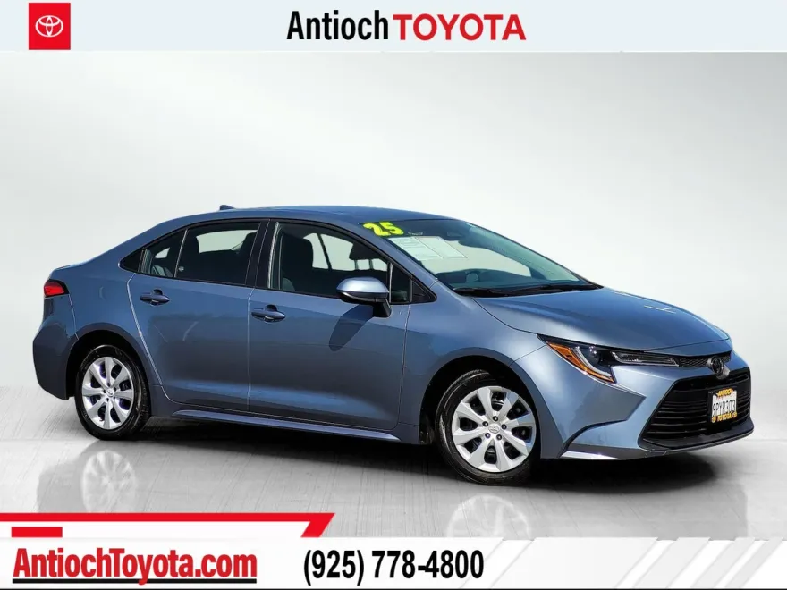 2025 Toyota Corolla LE photo 1