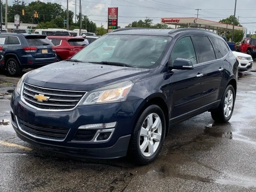 2017 Chevrolet Traverse 1LT photo 1