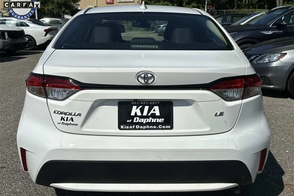 2022 Toyota Corolla LE photo 1