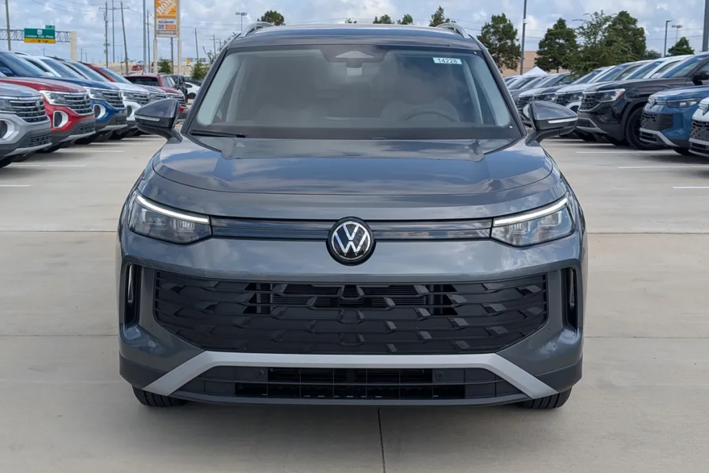 2025 Volkswagen Tiguan S photo 1