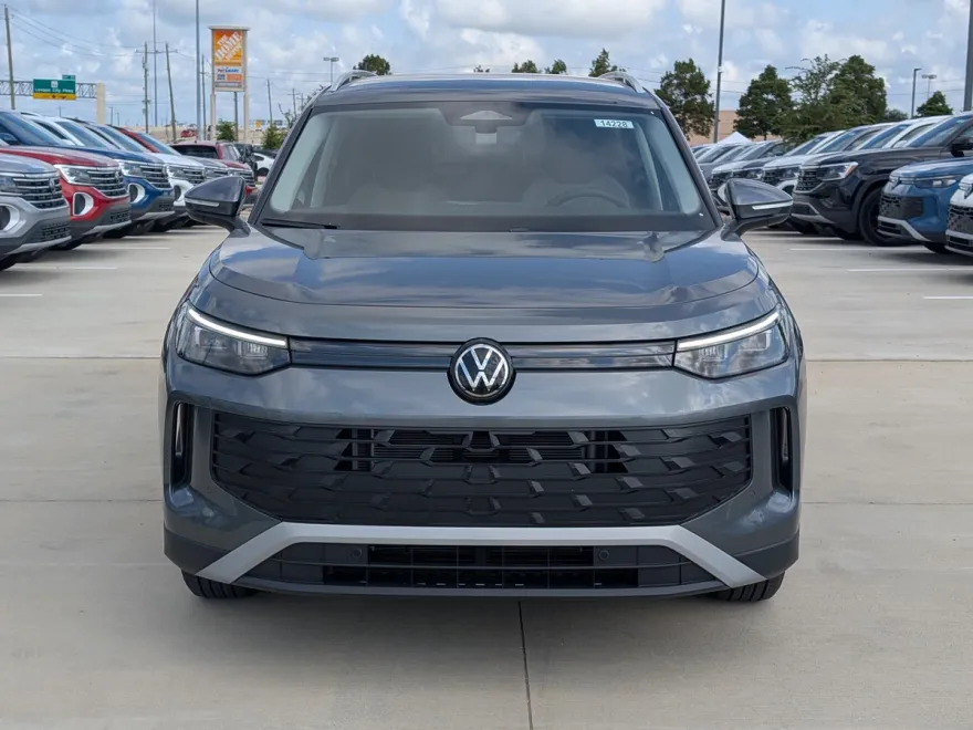 2025 Volkswagen Tiguan S photo 1