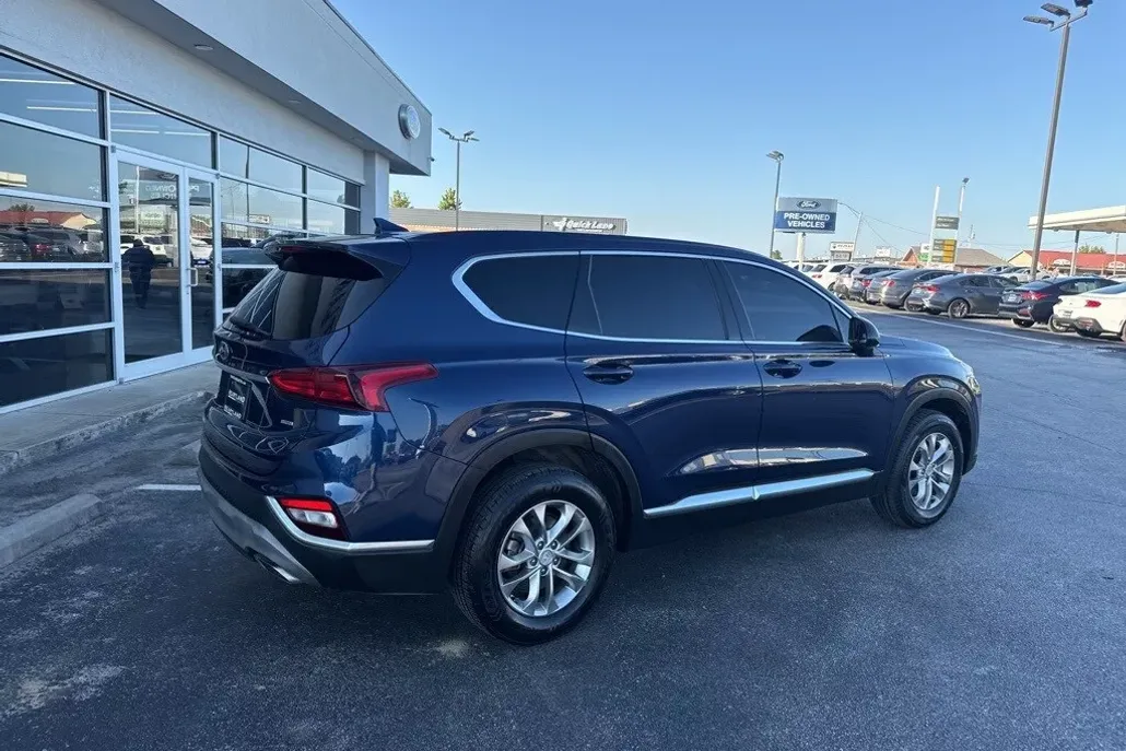 2019 Hyundai Santa Fe SEL photo 1
