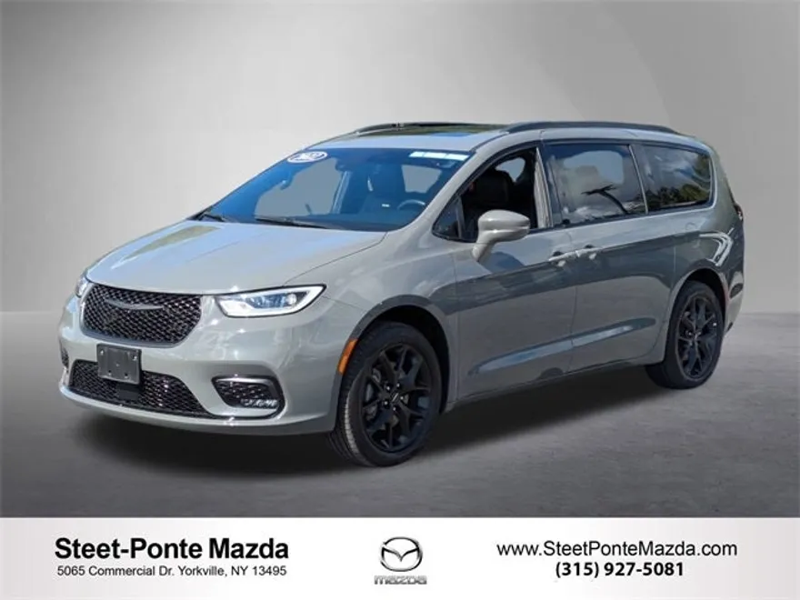 2022 Chrysler Pacifica Touring L photo 1