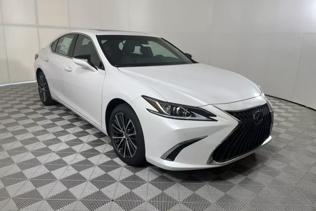 2025 Lexus ES 300h photo 1