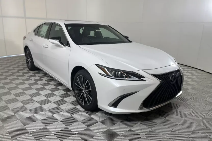 2025 Lexus ES 300h photo 1