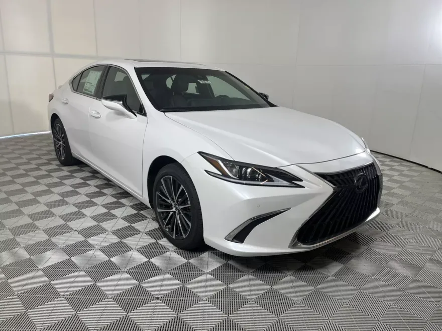 2025 Lexus ES 300h photo 1