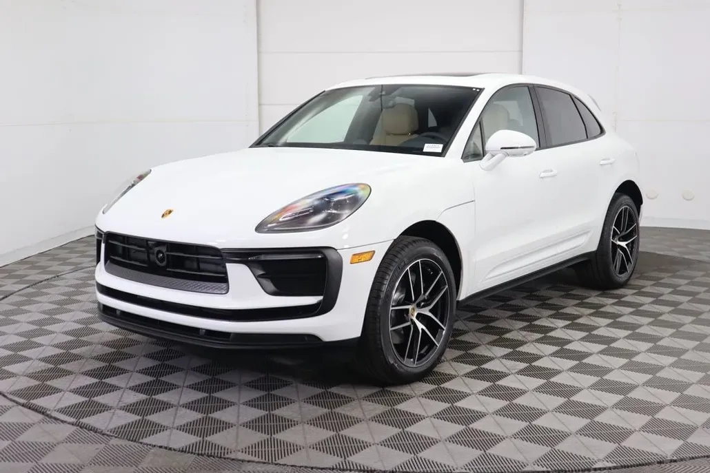 2025 Porsche Macan Base photo 1