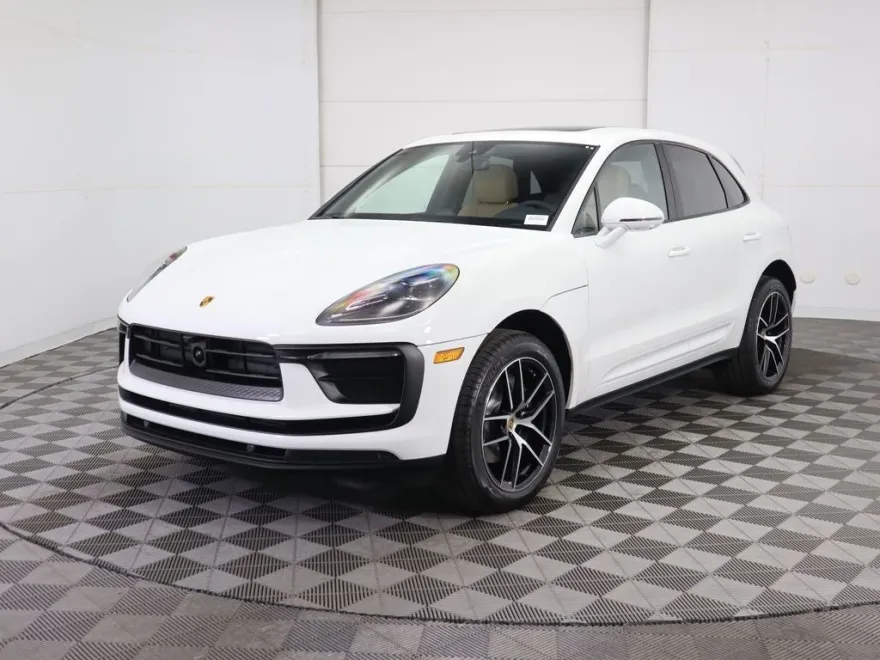 2025 Porsche Macan Base photo 1