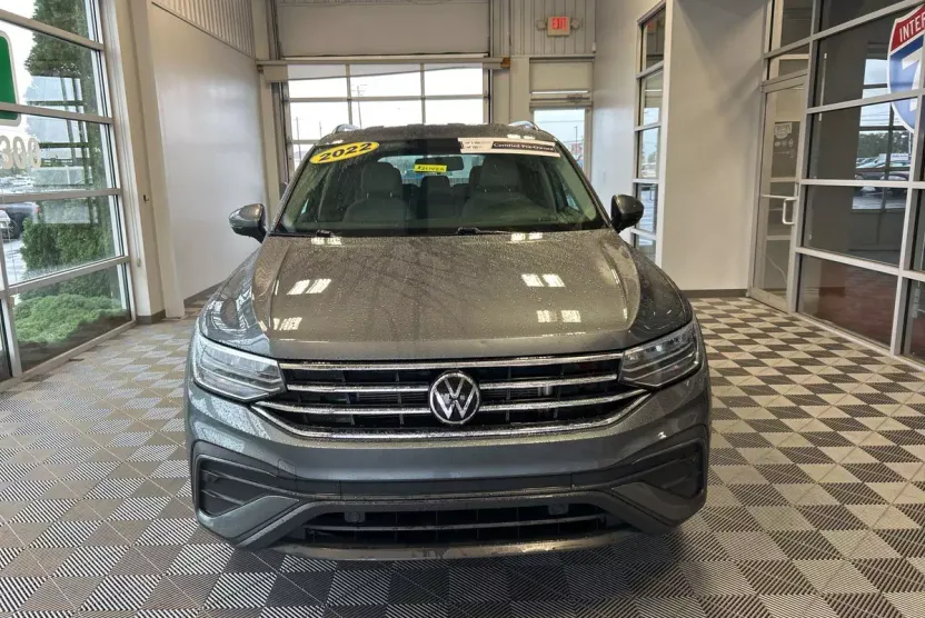2022 Volkswagen Tiguan S photo 1