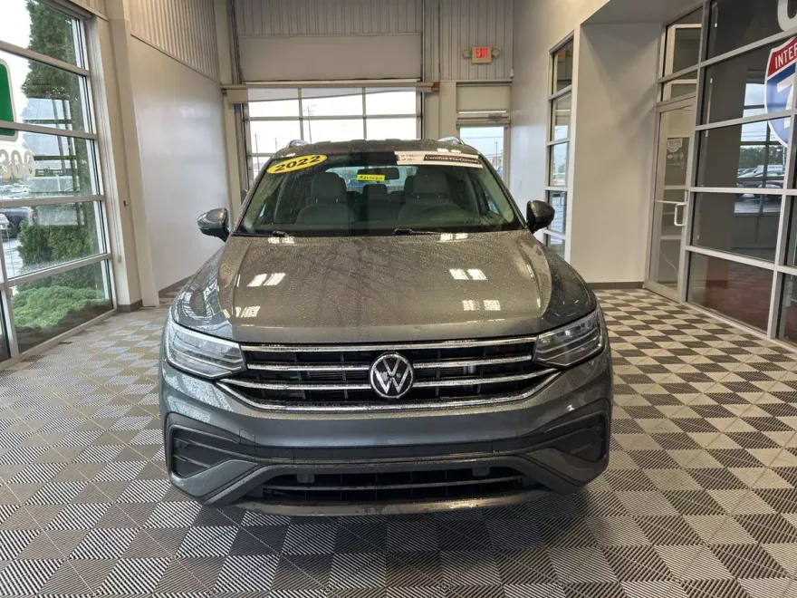2022 Volkswagen Tiguan S photo 1