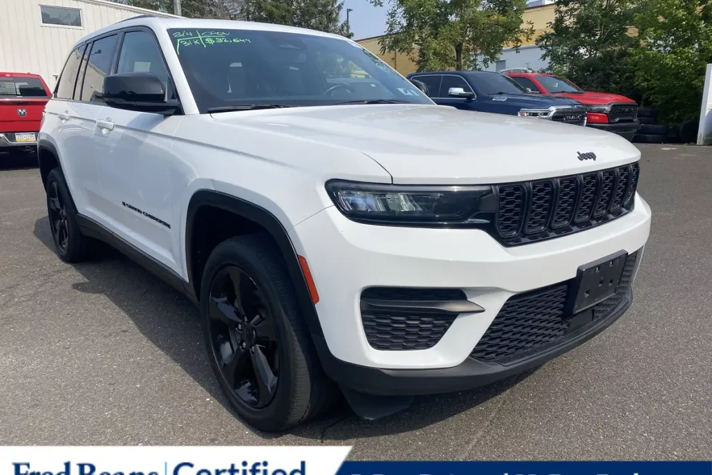 2022 Jeep Grand Cherokee Altitude photo 1