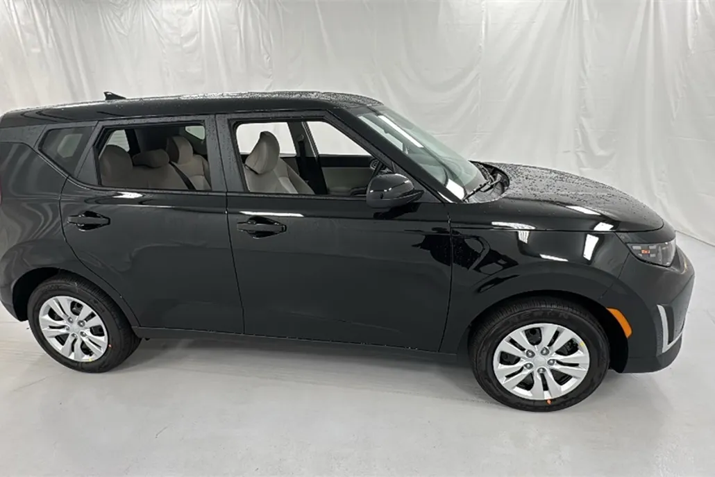 2025 Kia Soul LX photo 1