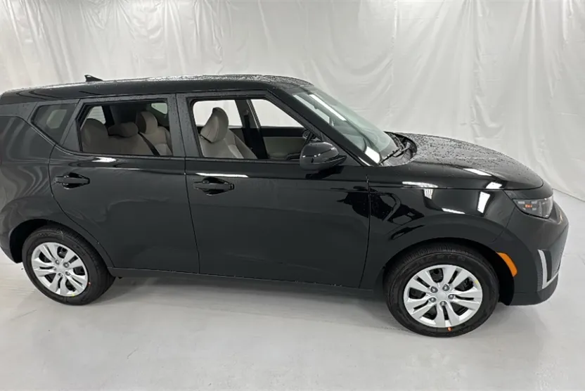 2025 Kia Soul LX photo 1