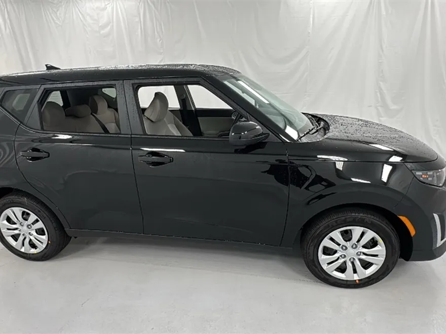 2025 Kia Soul LX photo 1