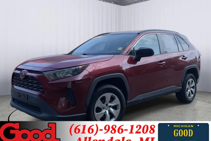 2020 Toyota RAV4 LE photo 1