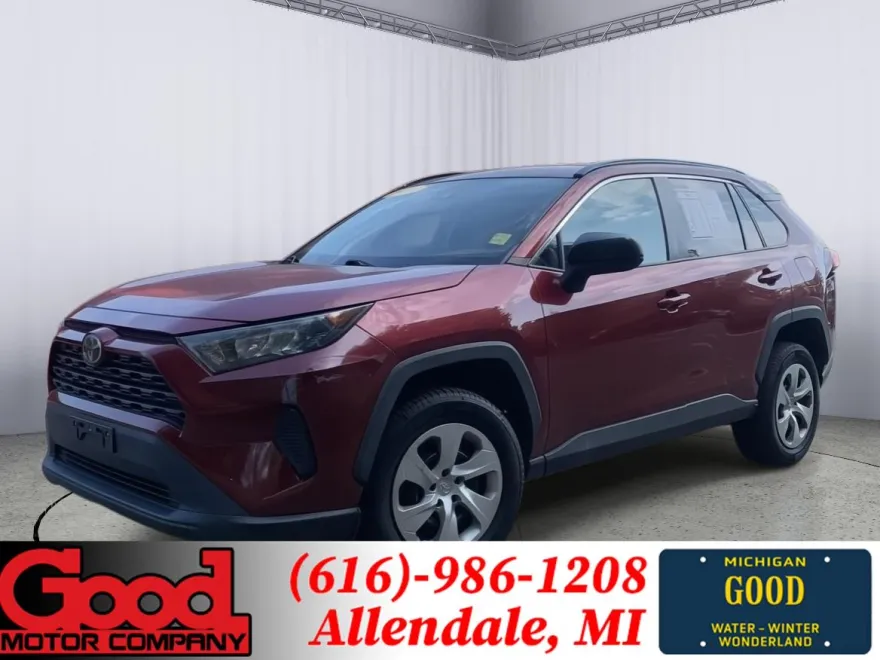 2020 Toyota RAV4 LE photo 1