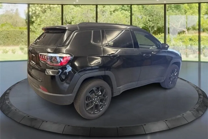 2026 Jeep Compass Latitude photo 1