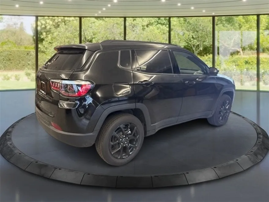 2026 Jeep Compass Latitude photo 1