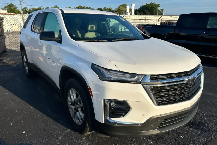 2023 Chevrolet Traverse LS photo 1