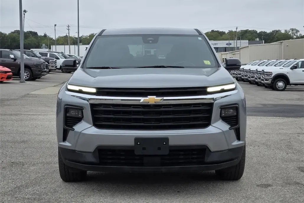 2024 Chevrolet Traverse LS photo 1