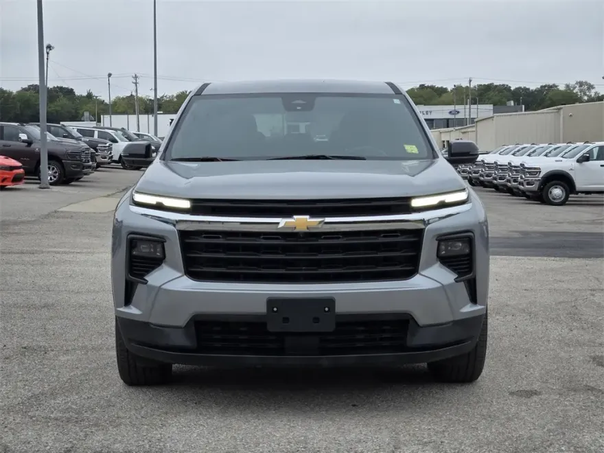 2024 Chevrolet Traverse LS photo 1