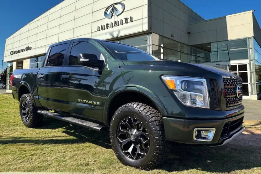2019 Nissan Titan PRO-4X photo 1