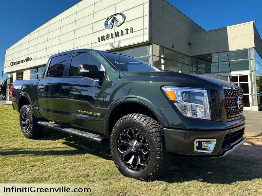 2019 Nissan Titan PRO-4X photo 1