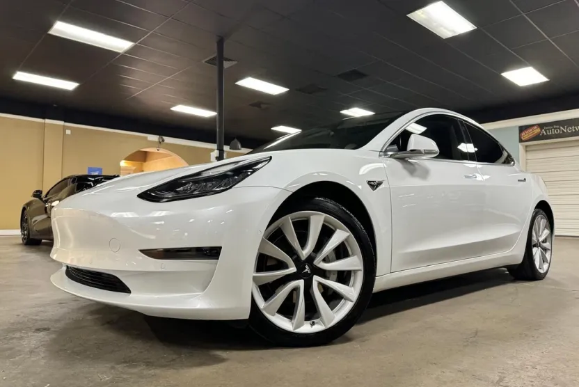 2020 Tesla Model 3 Standard Range Plus photo 1