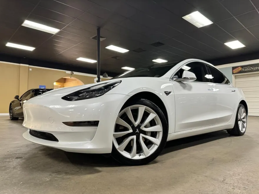 2020 Tesla Model 3 Standard Range Plus photo 1
