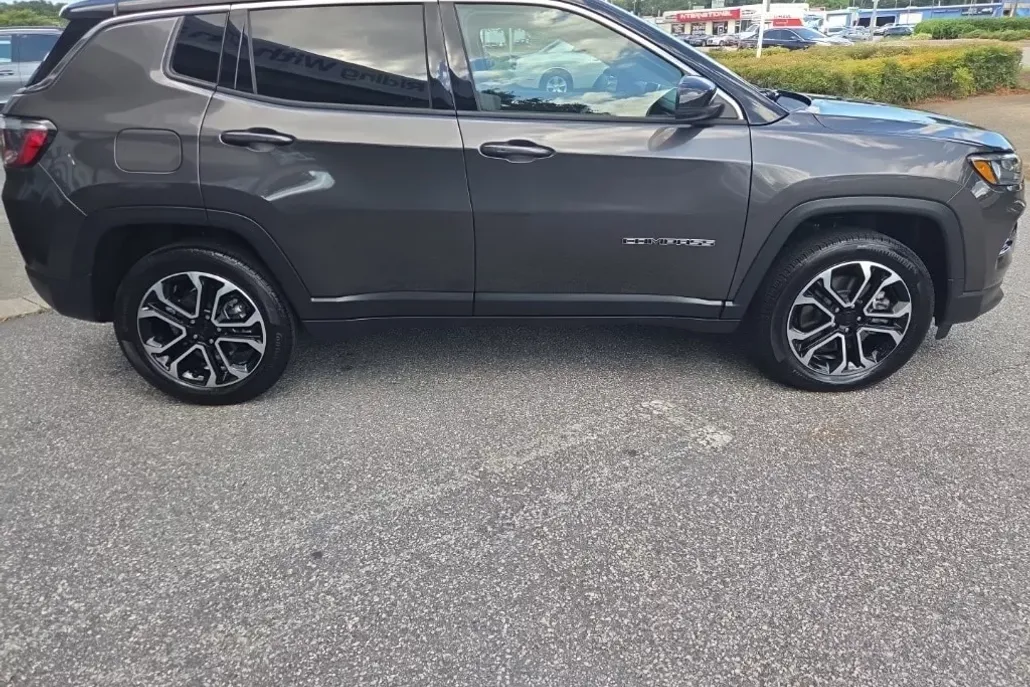 2024 Jeep Compass Limited photo 1