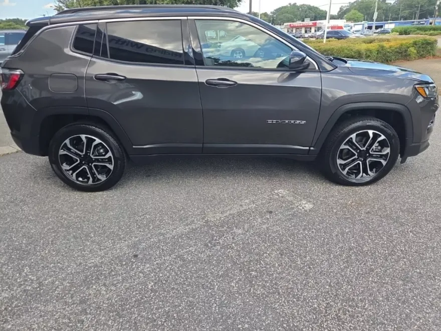 2024 Jeep Compass Limited photo 1