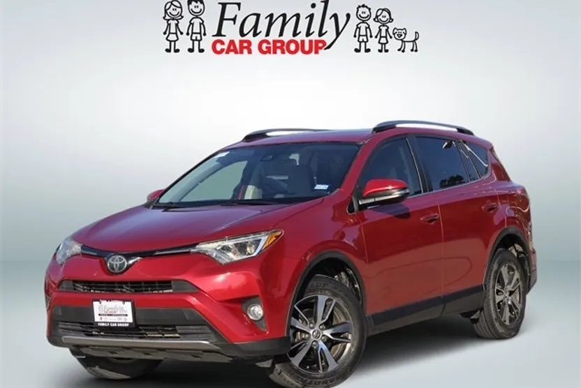 2017 Toyota RAV4 XLE photo 1