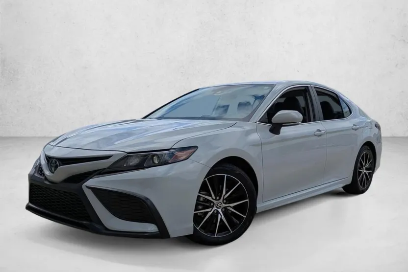 2024 Toyota Camry SE photo 1