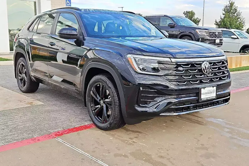 2026 Volkswagen Atlas Cross Sport SEL R-Line photo 1