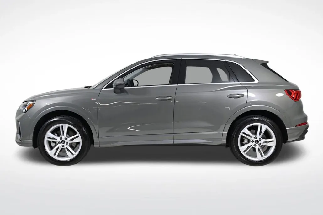 2024 Audi Q3 S line Premium Plus photo 1