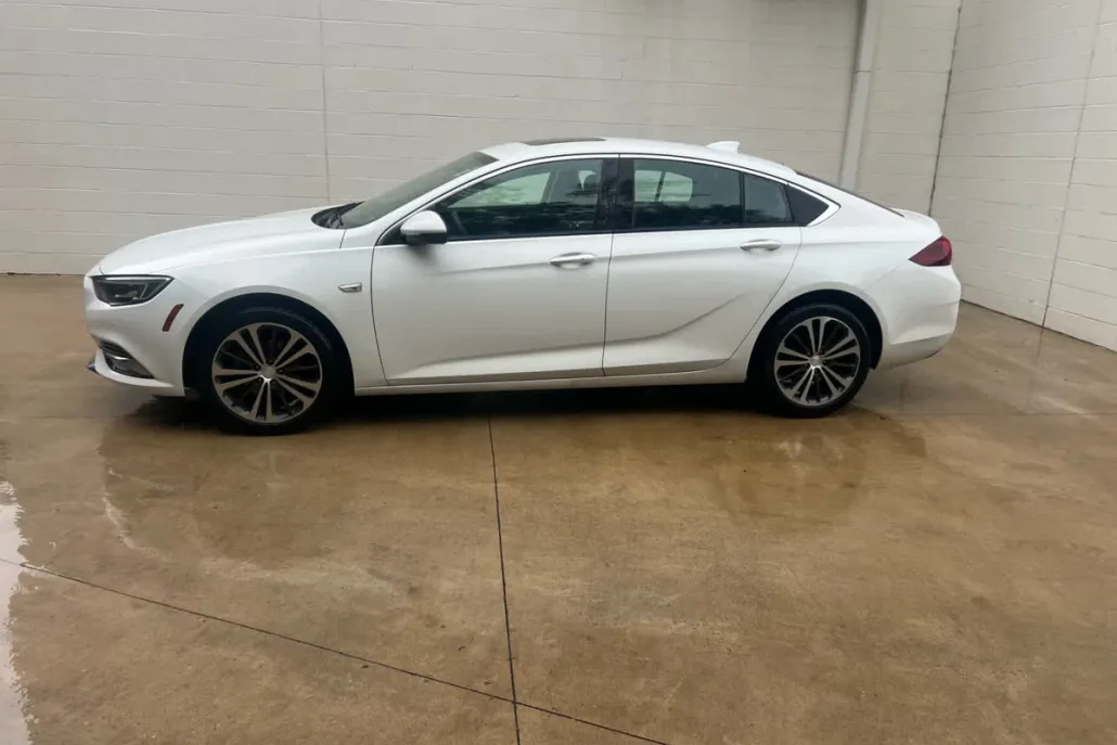 2019 Buick Regal Sportback Essence photo 1