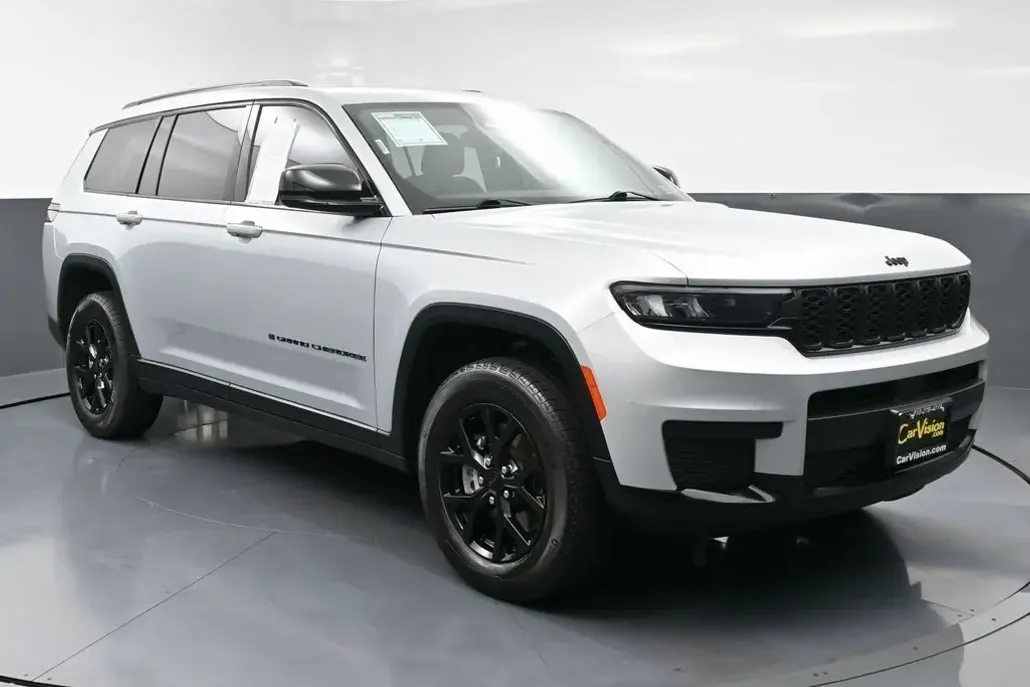 2024 Jeep Grand Cherokee Altitude photo 1
