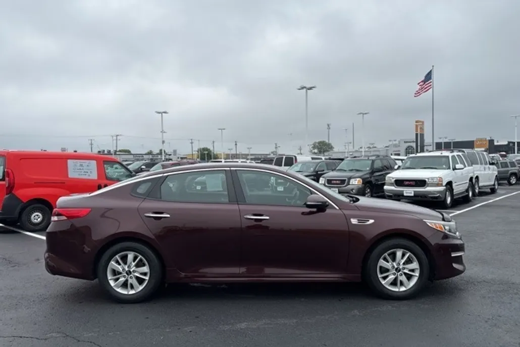 2018 Kia Optima LX photo 1