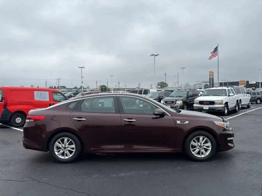 2018 Kia Optima LX photo 1