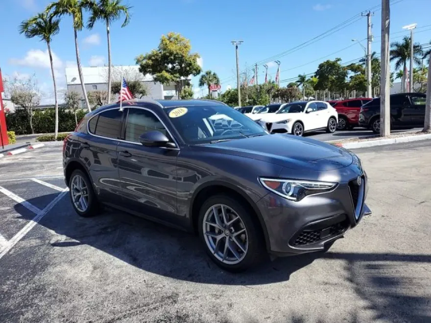 2018 Alfa Romeo Stelvio Ti photo 1