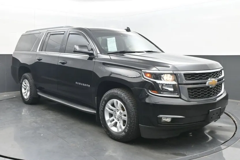 2019 Chevrolet Suburban LT photo 1