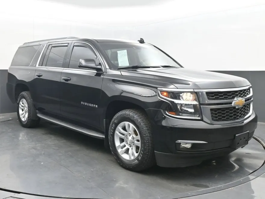 2019 Chevrolet Suburban LT photo 1